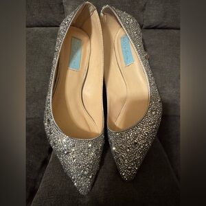 Betsey Johnson Sz 7 Rhinestone Encrusted Heels EUC😊😊